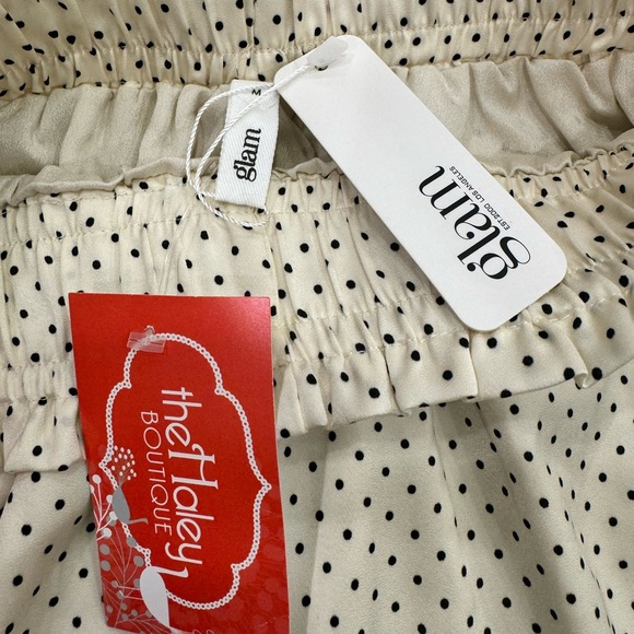 Glam High Rise Polka Dot Flowy Short - Picture 3 of 3